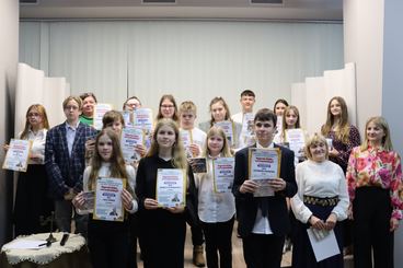 Inscenizacja z udziałem uczniów wieluńskich szkół w Bibliotece Miejskiej - dotyczyła Nagrody Nobla